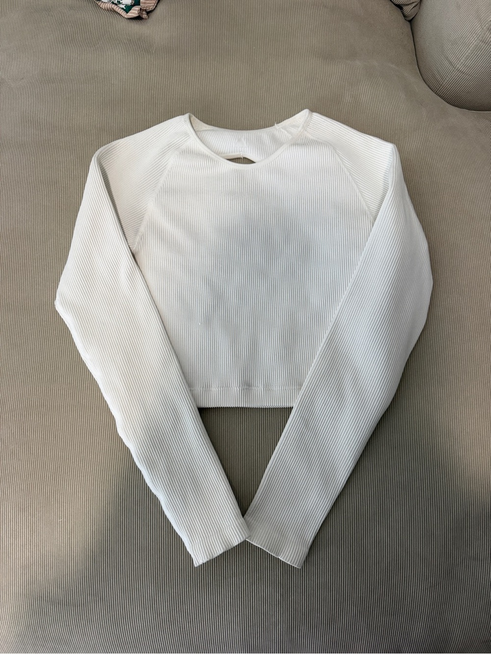 Women’s White Ribbed Long-Sleeve Crop Top